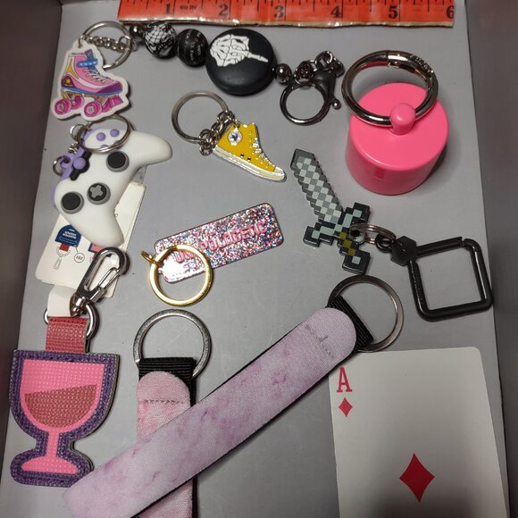 Lot Of 10 Keychains - Picture 2 of 7